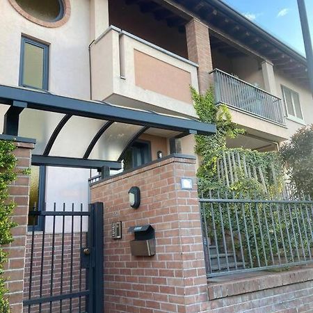 Intero Bilocale Con Terrazzo Vicino A Milano Appartement Mairano Buitenkant foto