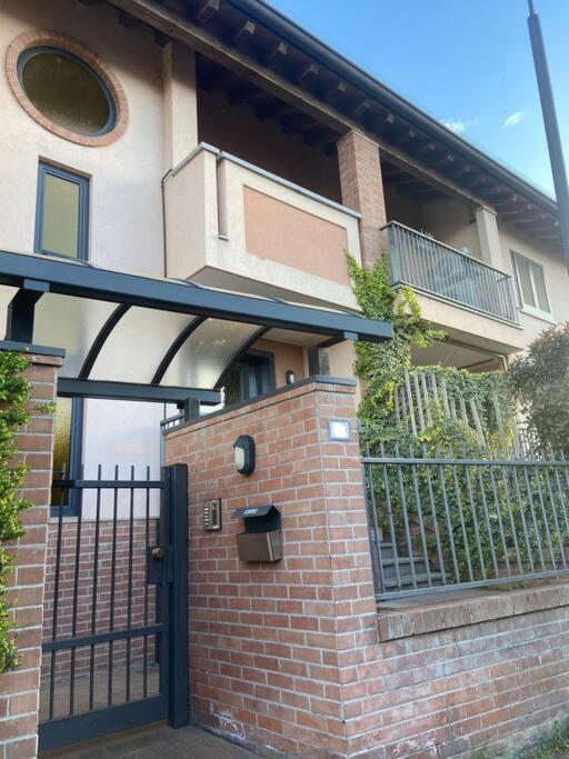 Intero Bilocale Con Terrazzo Vicino A Milano Appartement Mairano Buitenkant foto