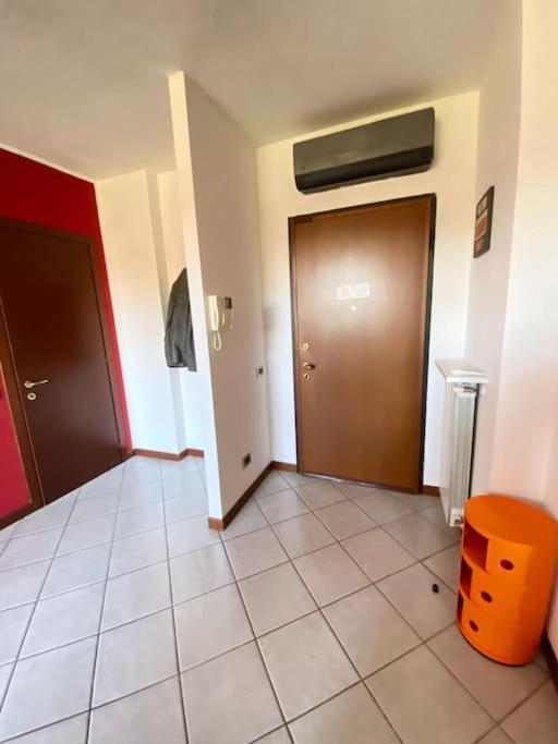 Intero Bilocale Con Terrazzo Vicino A Milano Appartement Mairano Buitenkant foto